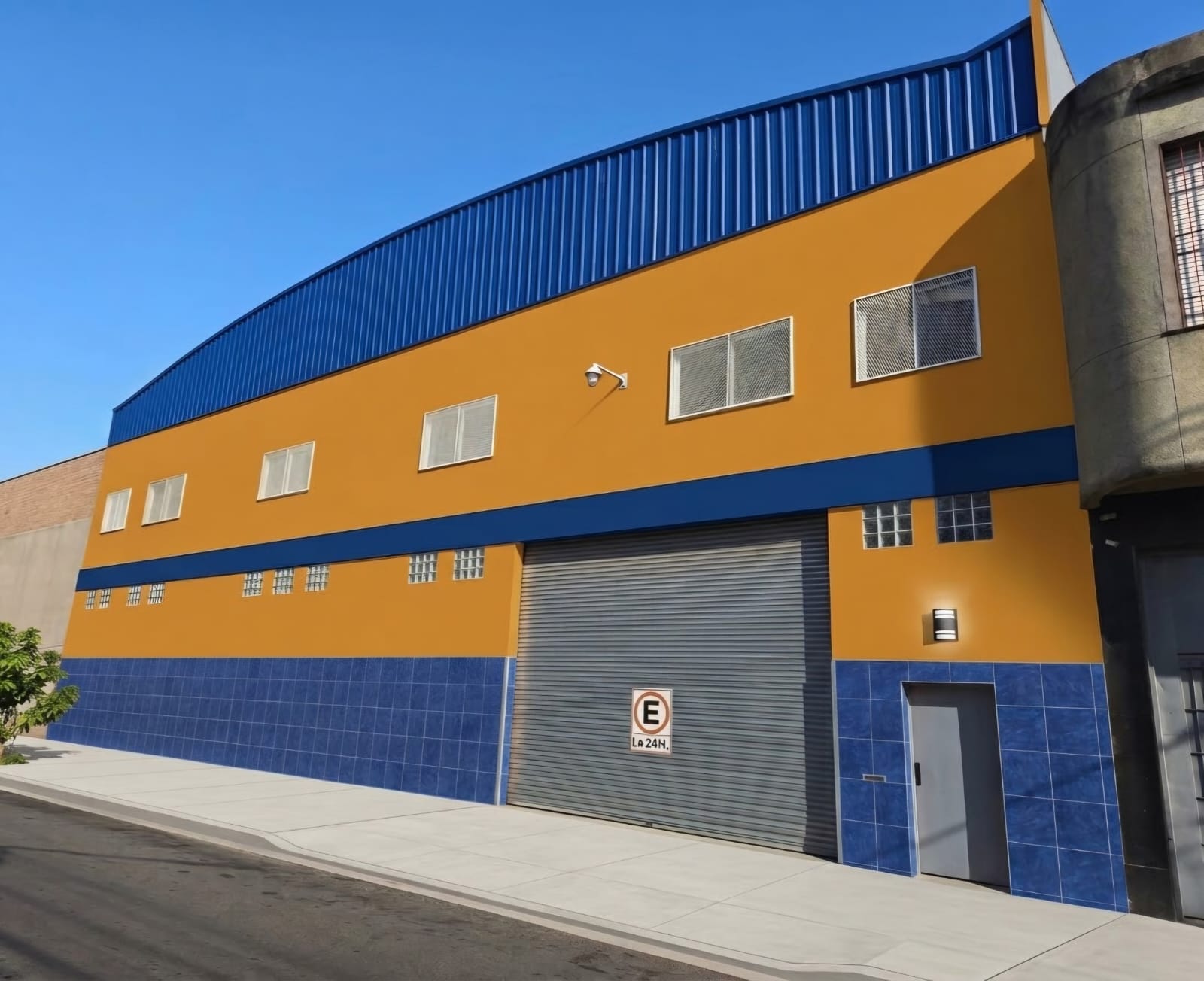 Fachada de la planta industrial propia de Dibaplast